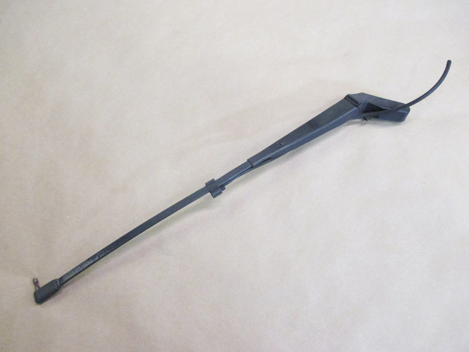 87-92 Camaro/Firebird Windshield Wiper Arm Single Nozzle RH